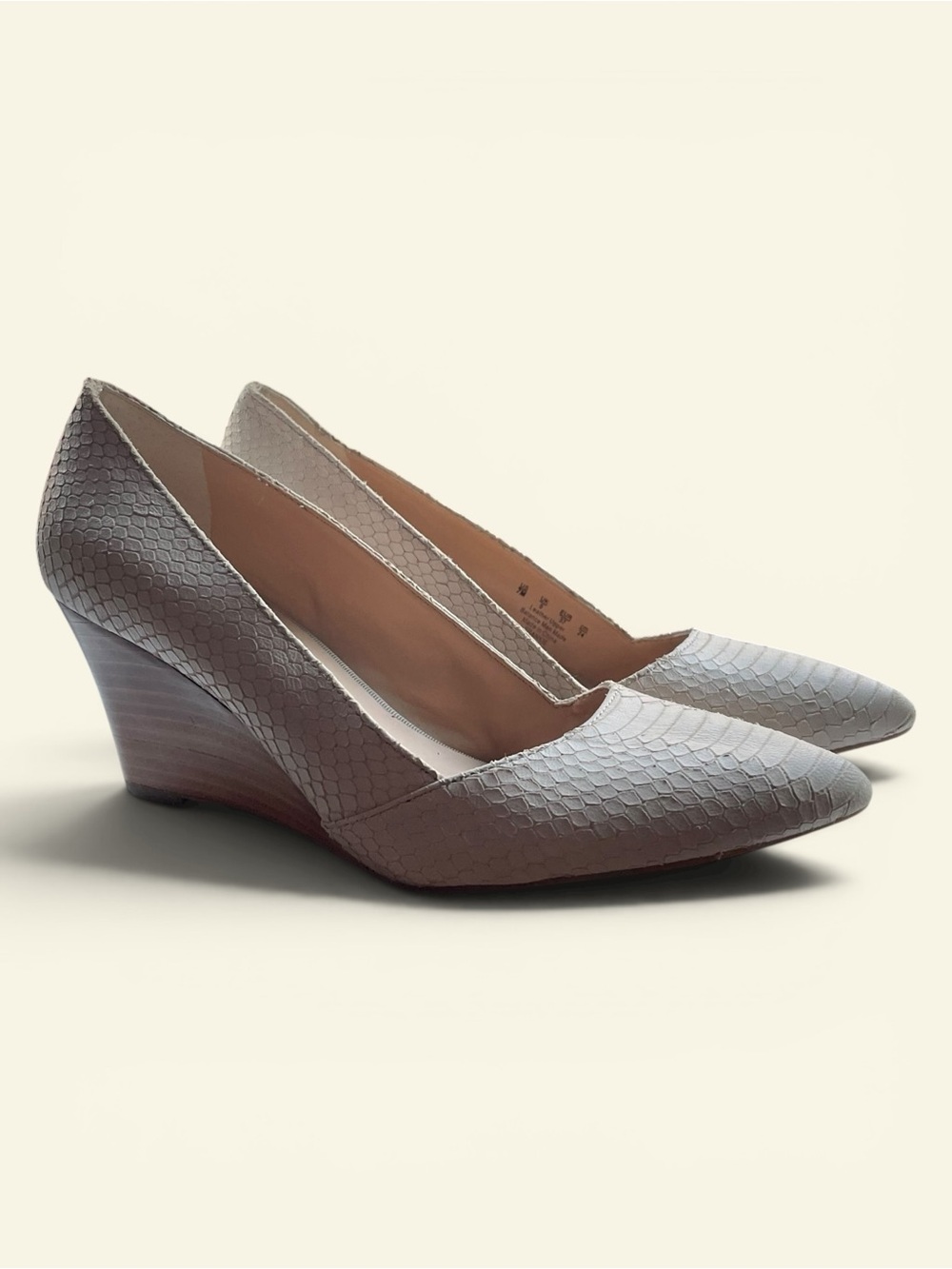 VTG Y2K Franco Sarto Women's Snakeskin Embossed Pointed Toe Wedge Pumps Cream 7m